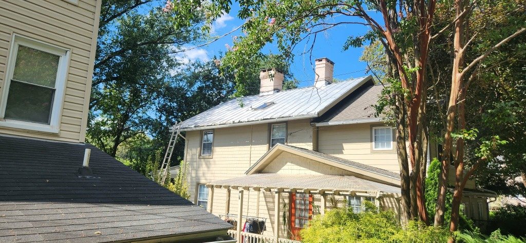 Metal Roof vs. Shingles: Which Is Better for Maryland Homes?